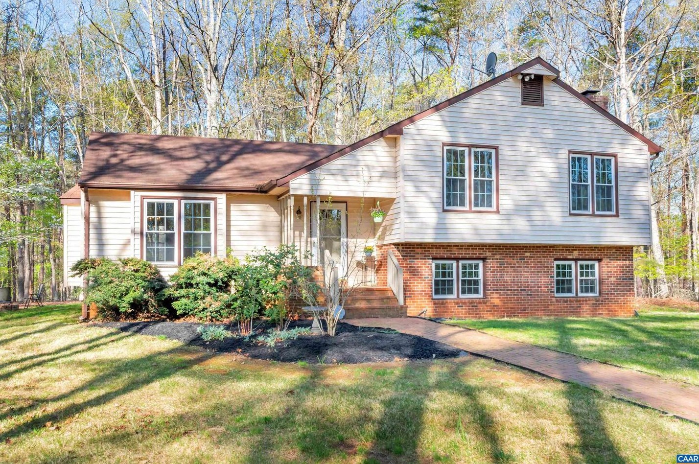 1500 Running Deer Dr, Keswick, VA 22947