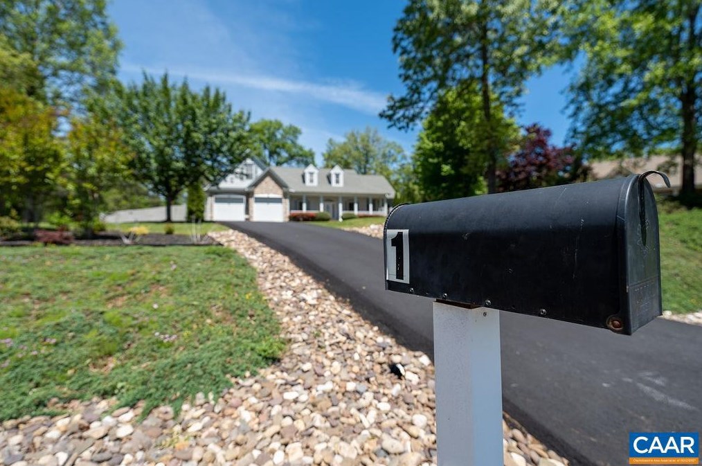 1 Doris Dr, Ruckersville, VA 22968-3684