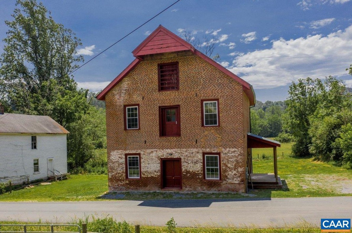 372 Sandidges Rd, Falconerville, VA 24521