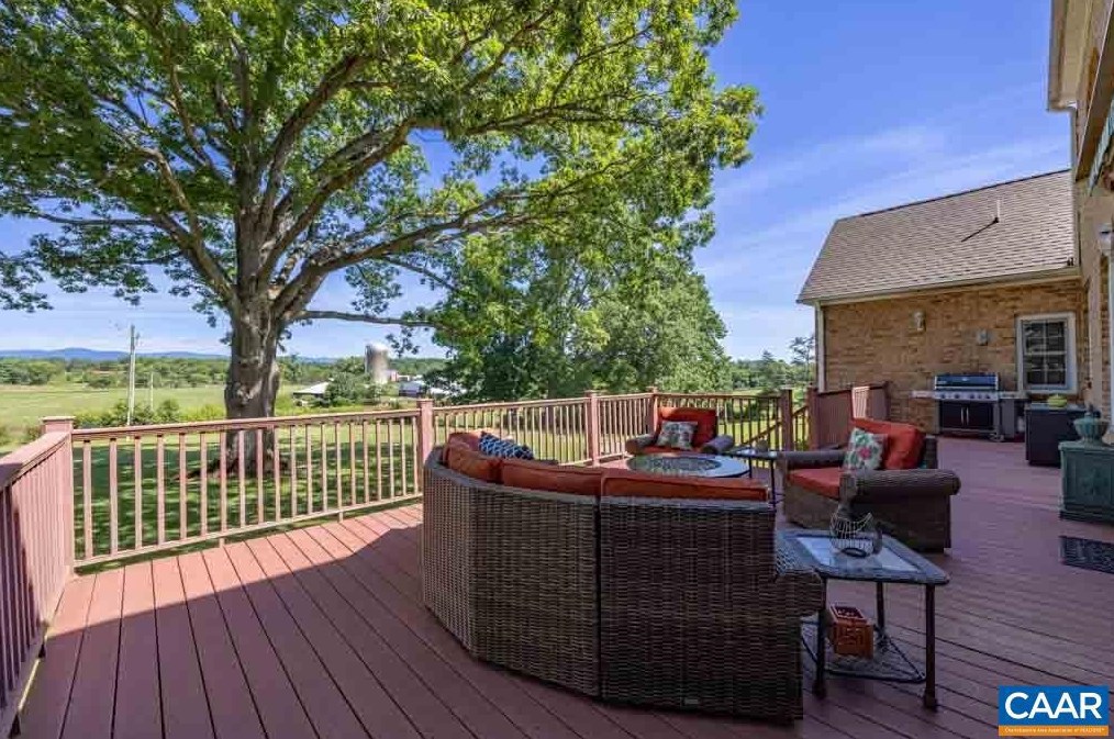 283 London Ct, Ruckersville VA  22968-3362 exterior