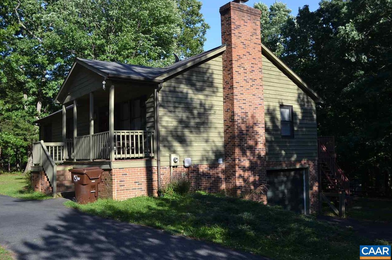 5 Woodlawn Dr, Bybee, VA 22963