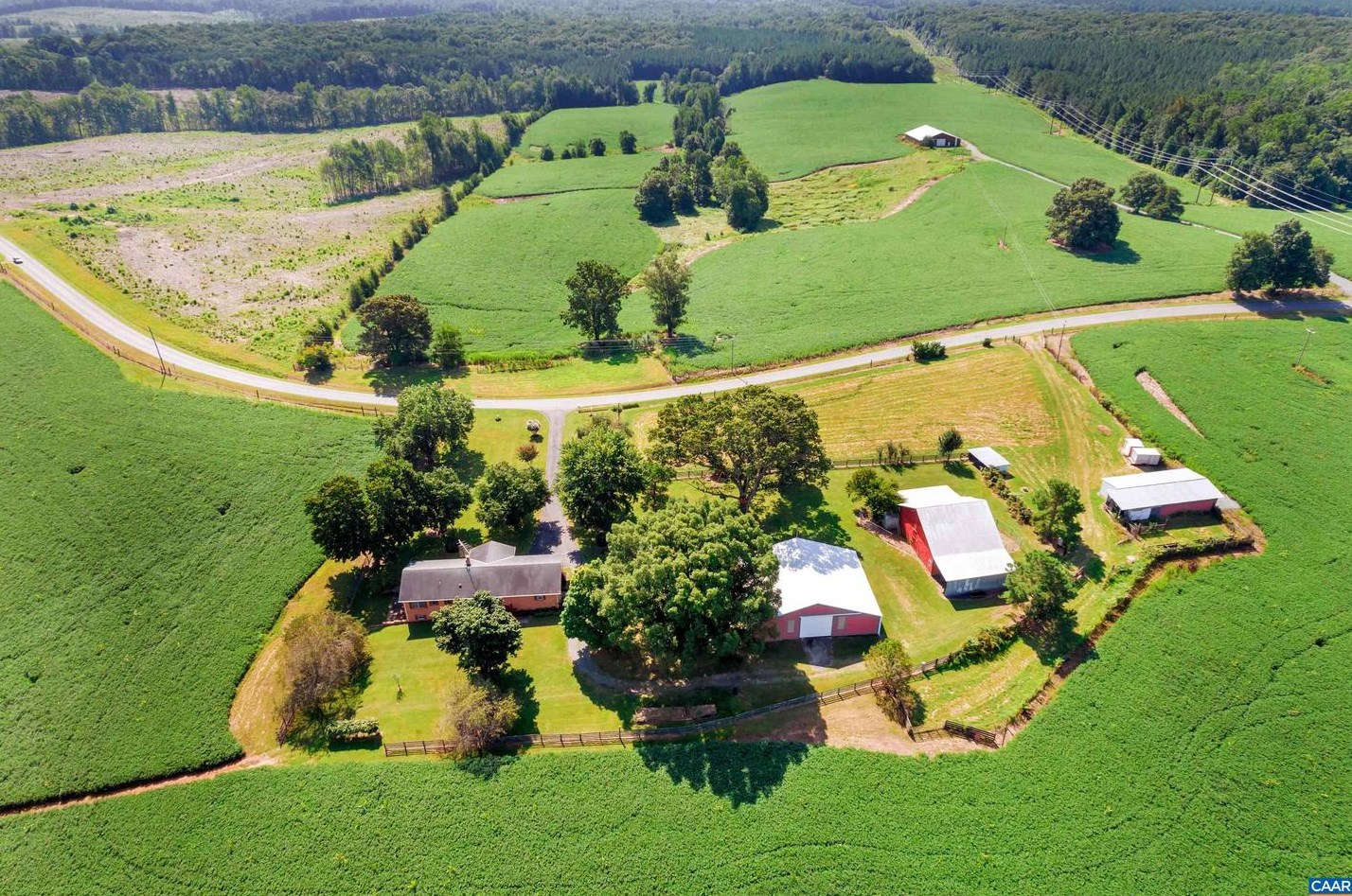 912 Shores Rd, Bybee, VA 22963