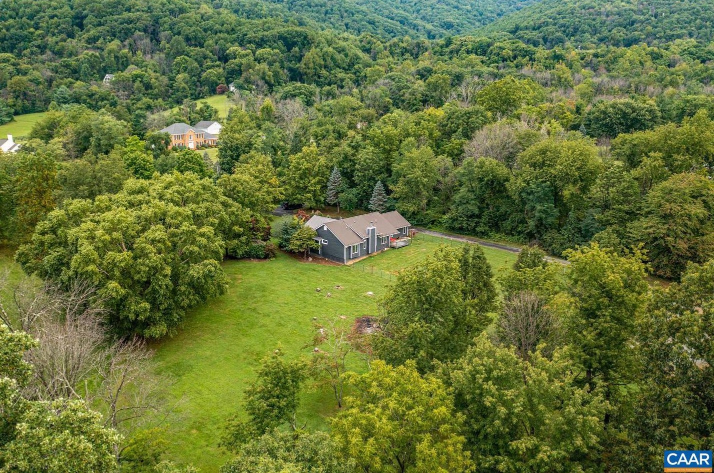 465 Newtown Rd, Greenwood, VA 22943-1702
