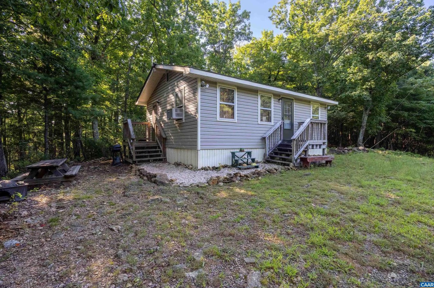 283 Ghost Rdg, Stanardsville, VA 22973-2615