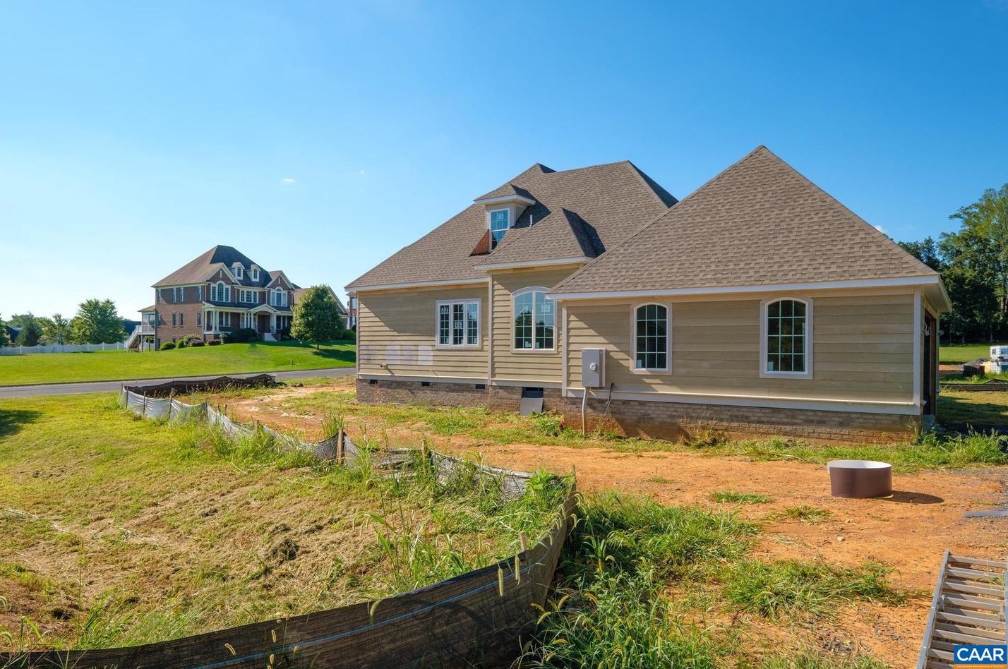 501 Chateau Ln, Waynesboro, VA 22980-1585