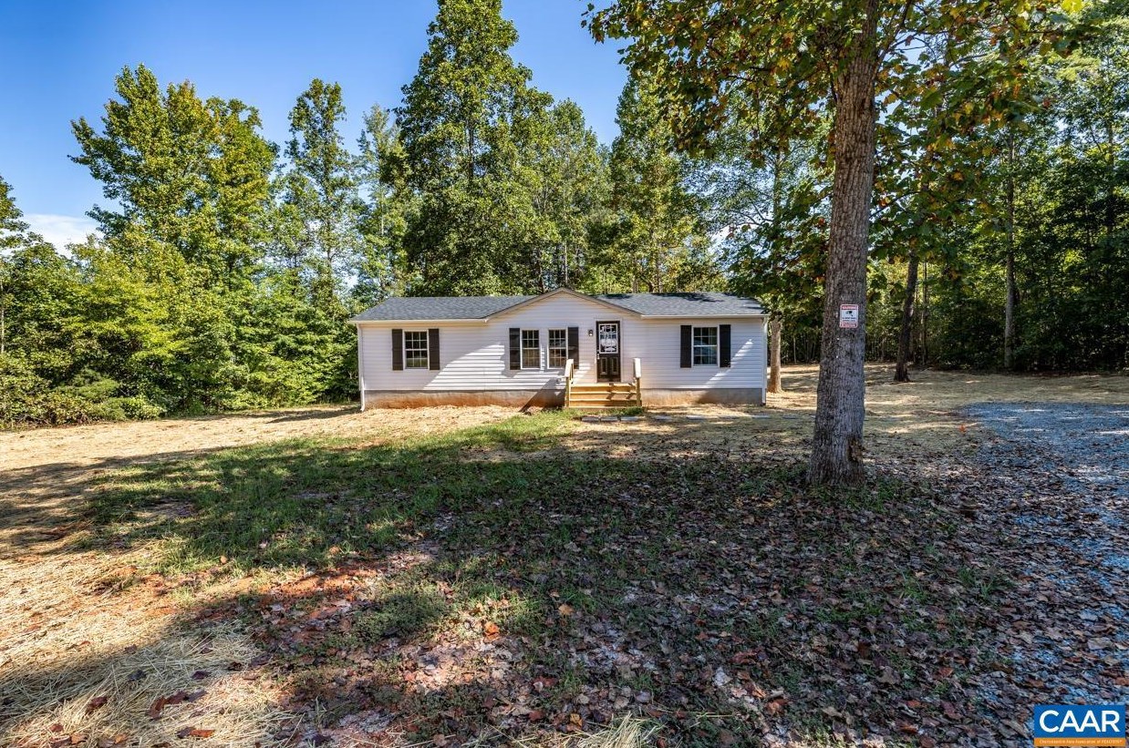 5998 Community House Rd, Columbia, VA 23038-2622