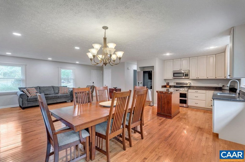 15 Paynes Ln, Troy, VA 22974