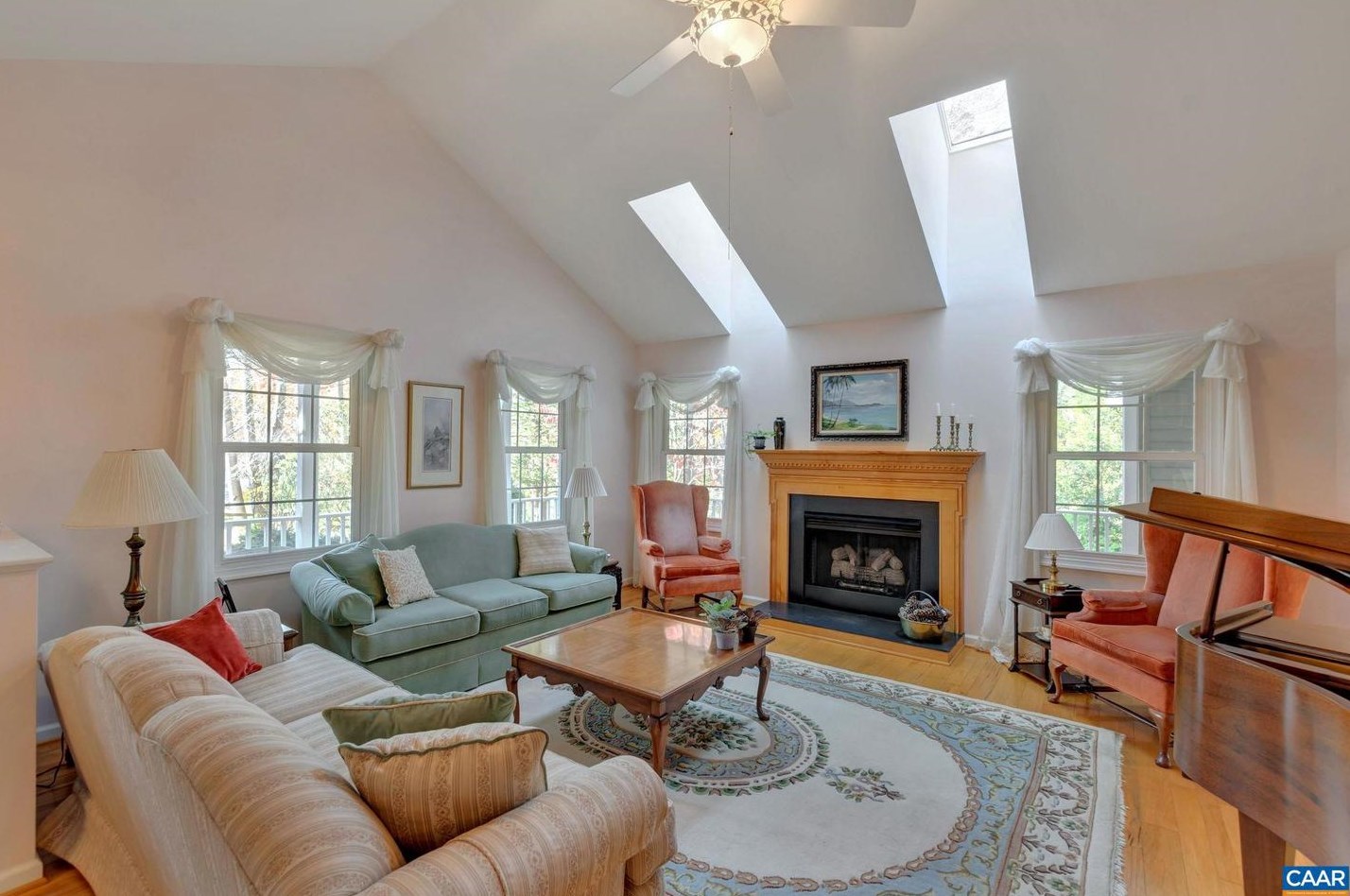 9 Leisure Ct, Bybee, VA 22963