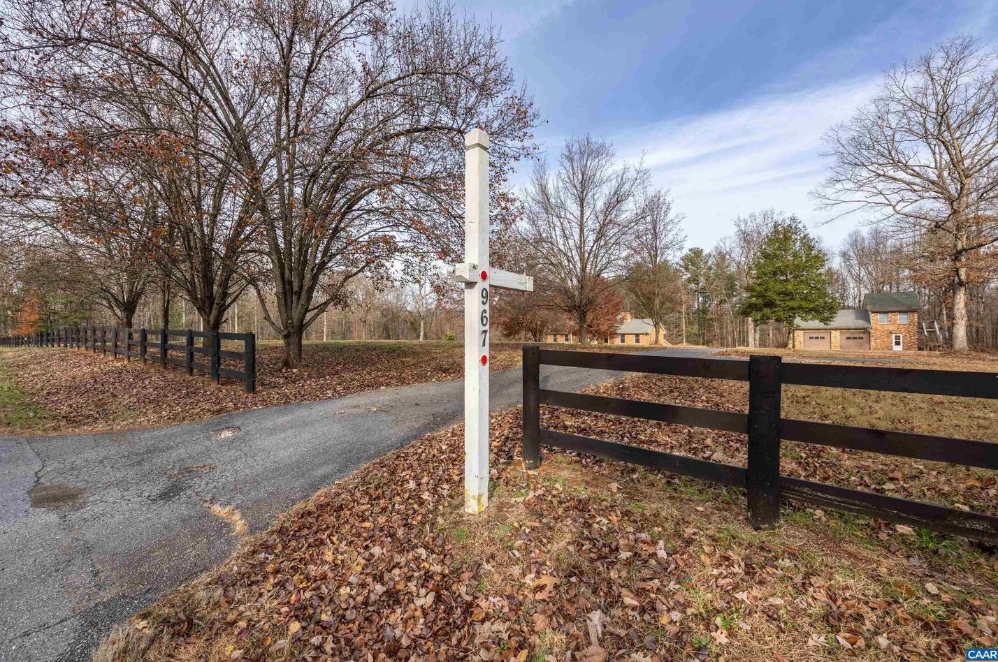 967 Fredericksburg Rd, Ruckersville, VA 22968-2108