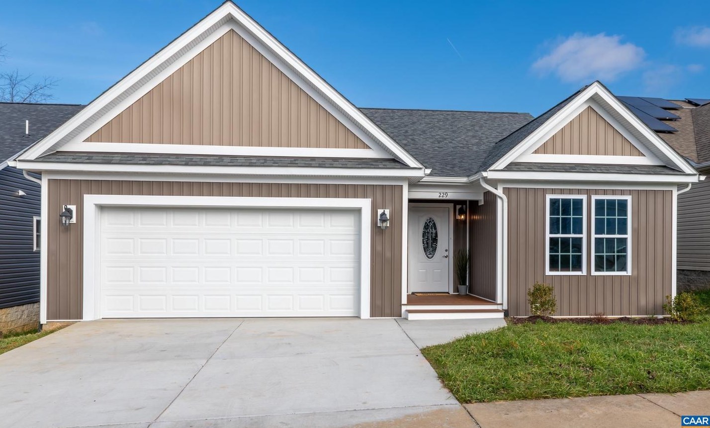 229 Overview St, Waynesboro, VA 22980-1870