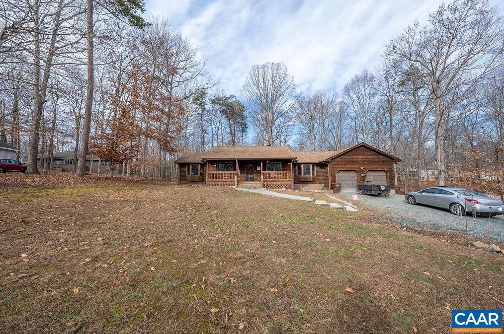 8 E Point Rd, Bybee, VA 22963