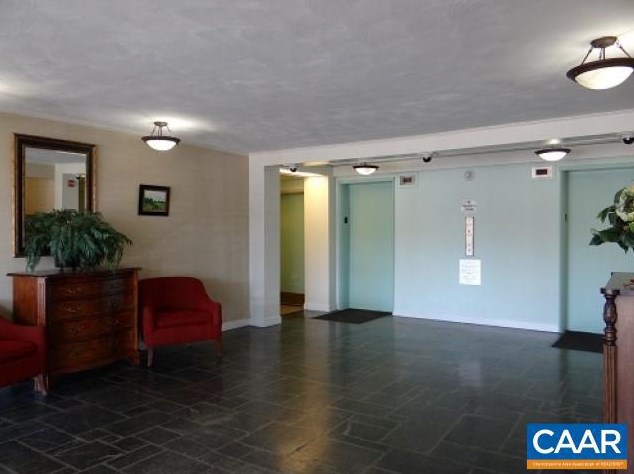 1800 Jefferson Park Ave Apt 502, Charlottesville, VA 22903