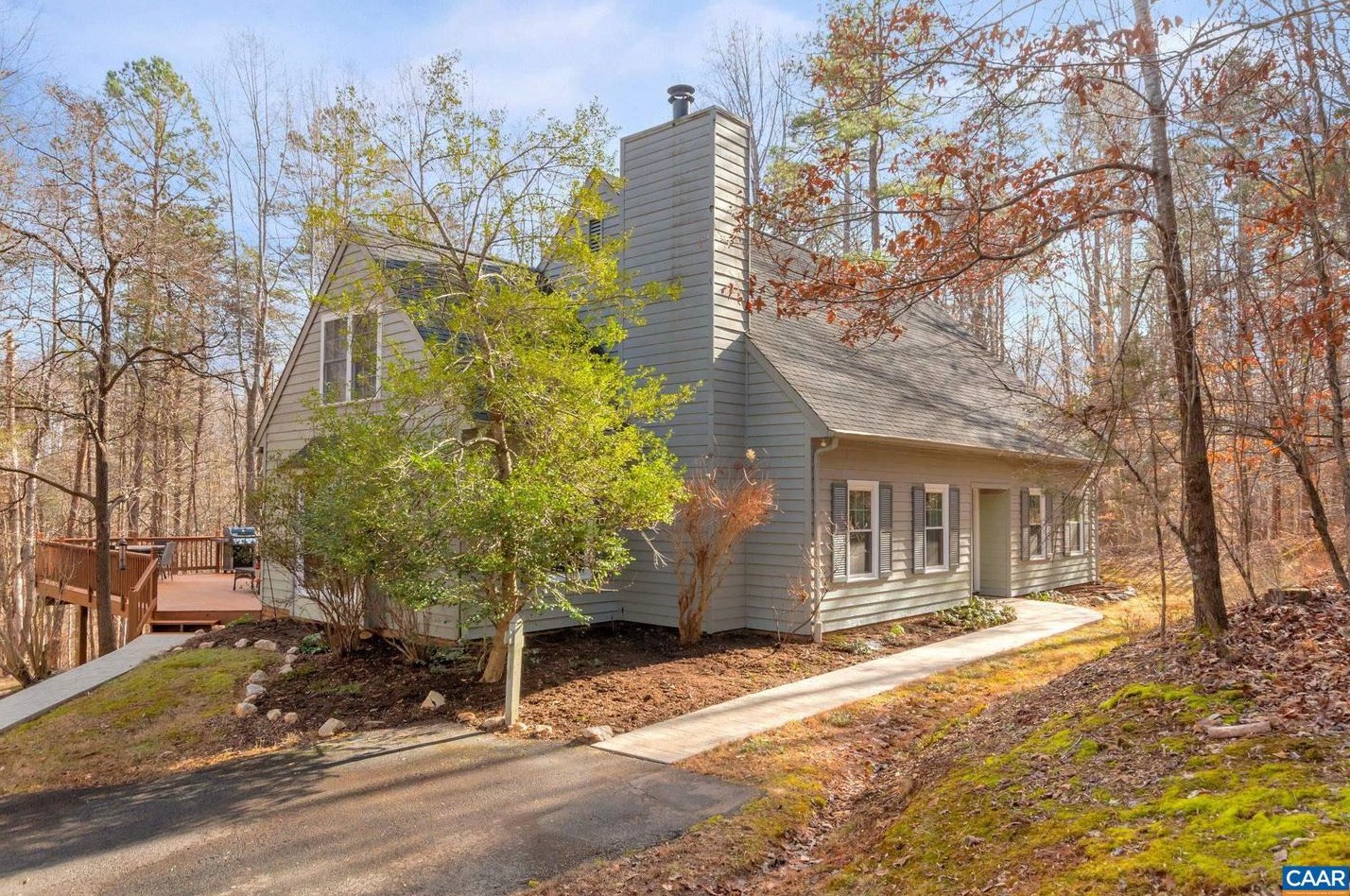 1185 Fox Ridge Dr, Earlysville, VA 22936