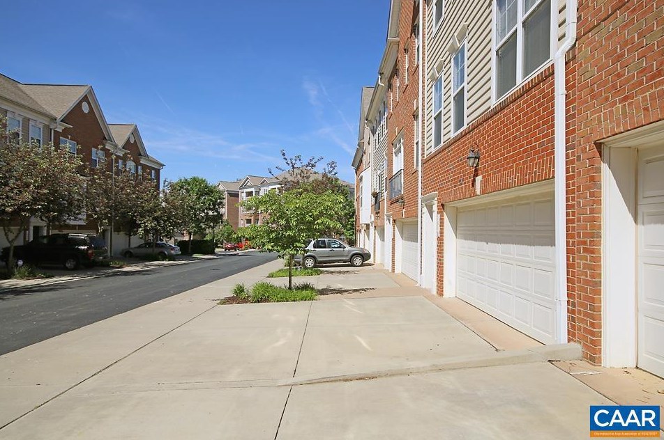 1024 Glenwood Station Ln, Charlottesville, VA 22901