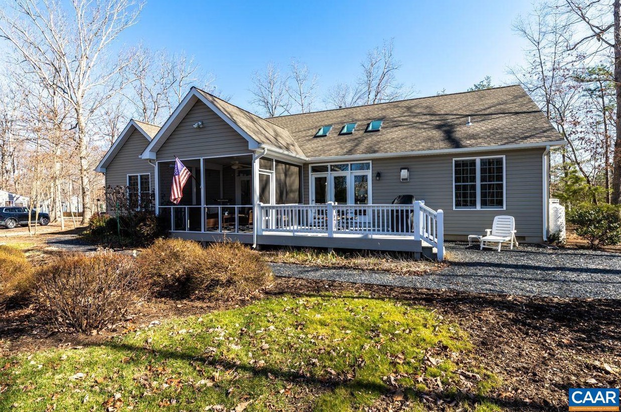 10 Mulligan Dr, Bybee, VA 22963