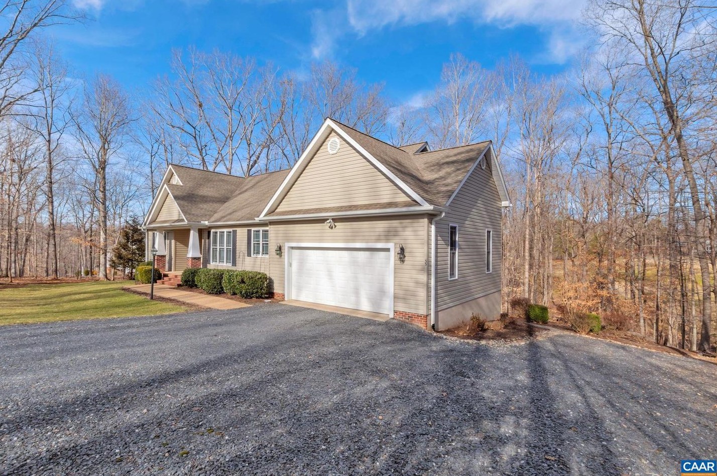 33 Mulligan Dr, Bybee, VA 22963