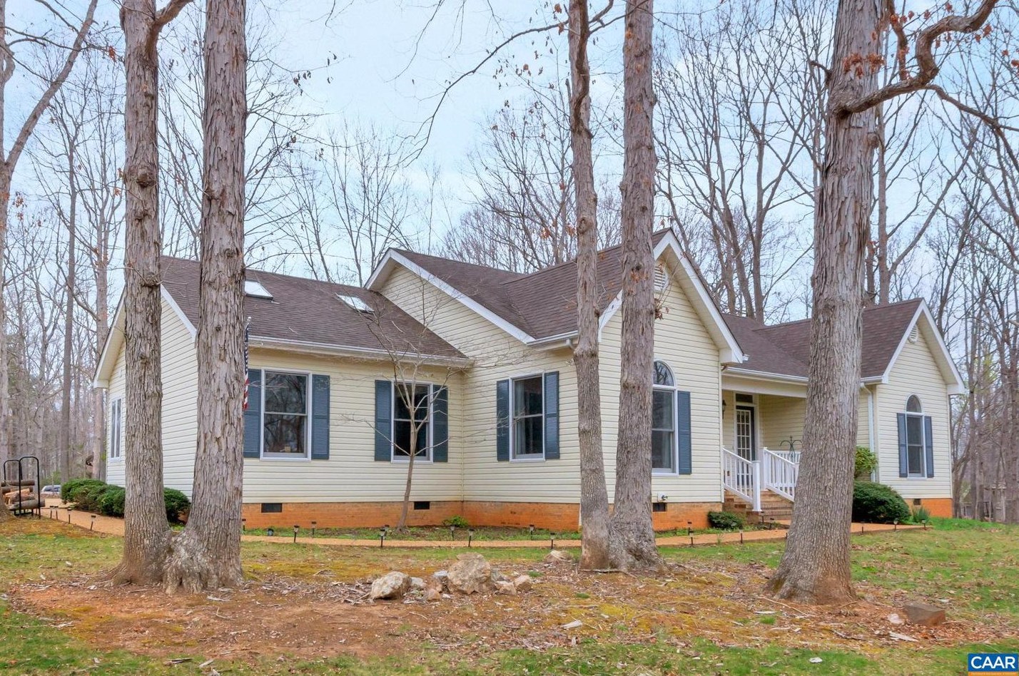 1 Briarwood Rd, Bybee, VA 22963