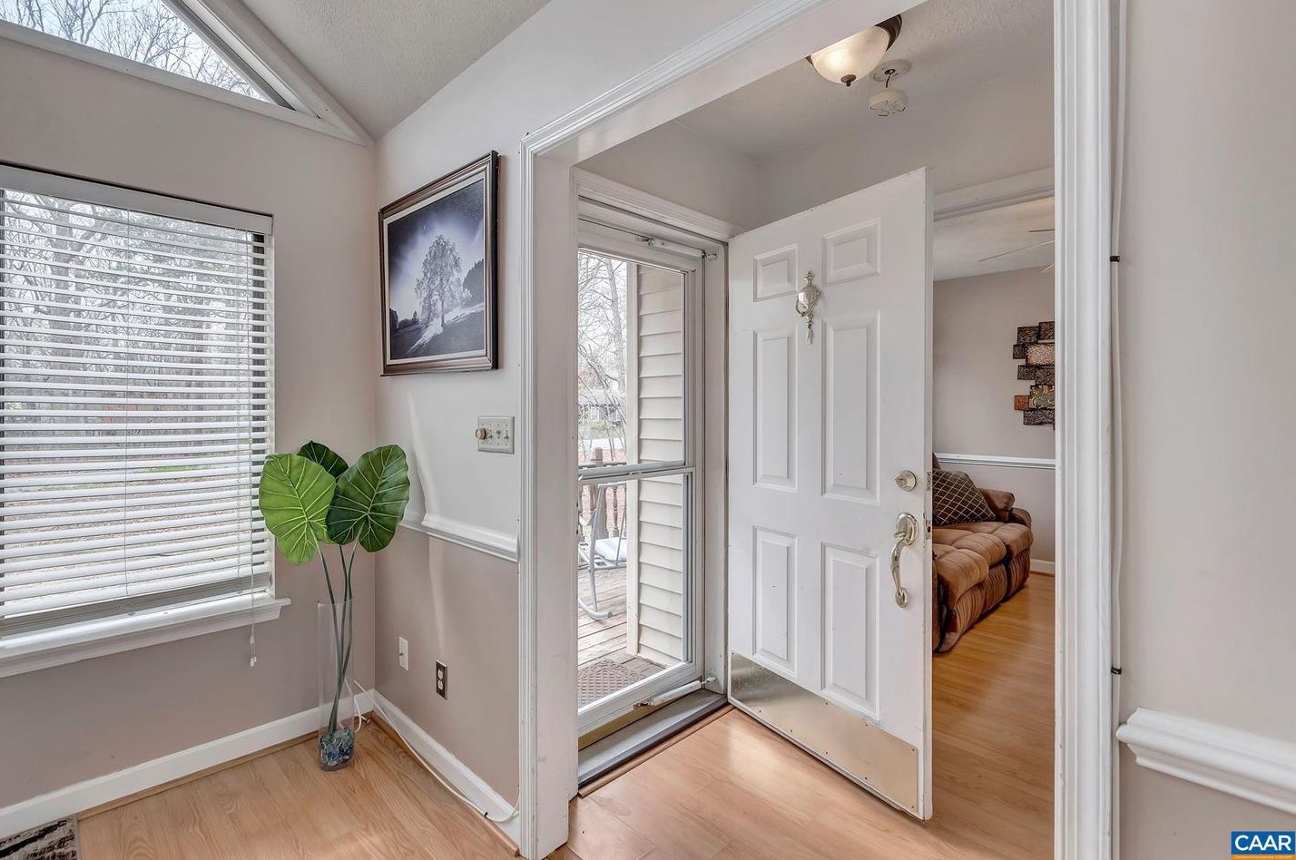 681 Jefferson Dr, Bybee, VA 22963