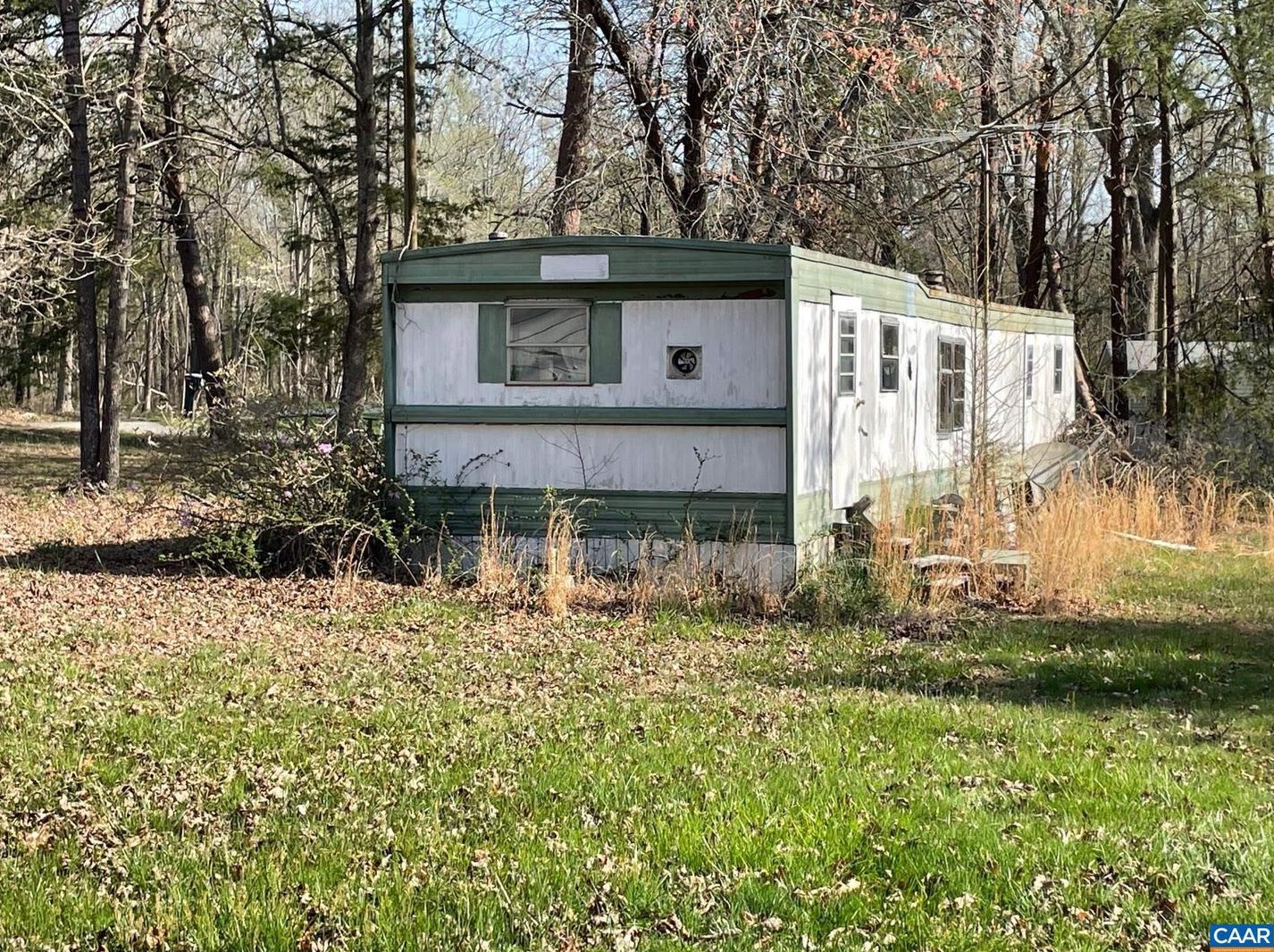 738 Roundabout Rd, Louisa, VA 23093-2527