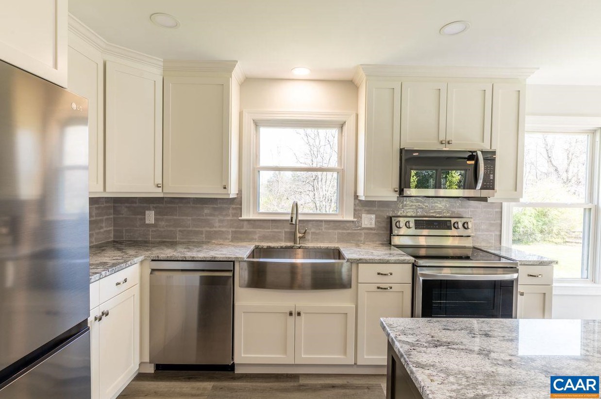 2514 Thomas Jefferson Pkwy, Bybee, VA 22963