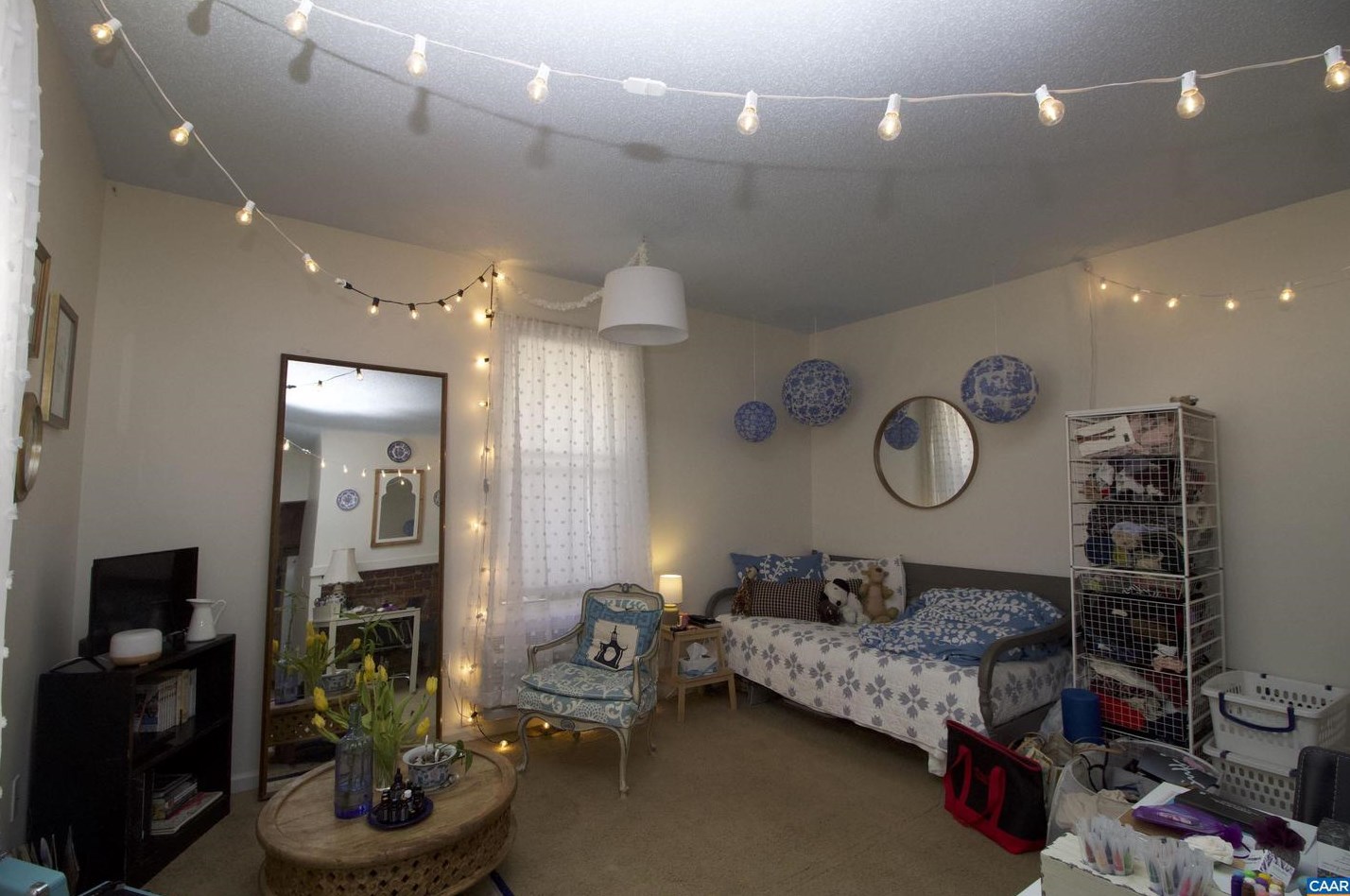 110 7th St Nw #1b, Charlottesville, VA 22903