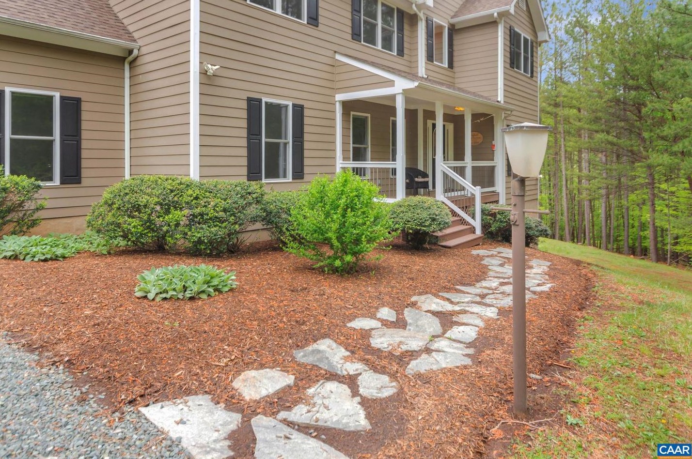 1468 Broken Island Rd, Bybee, VA 22963