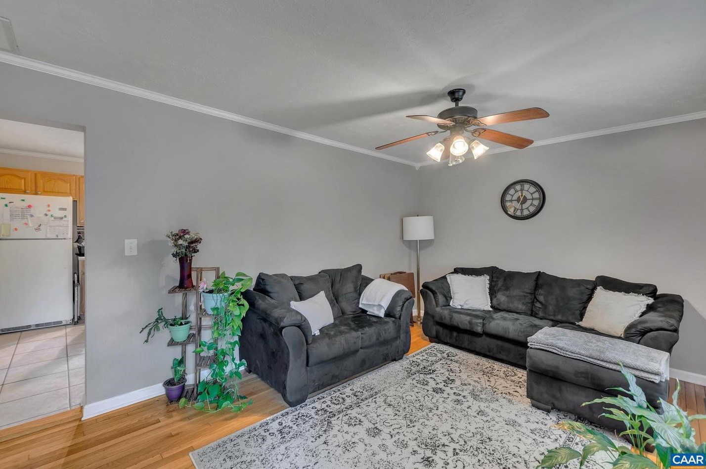 1138 Hollands Rd, Bybee, VA 22963