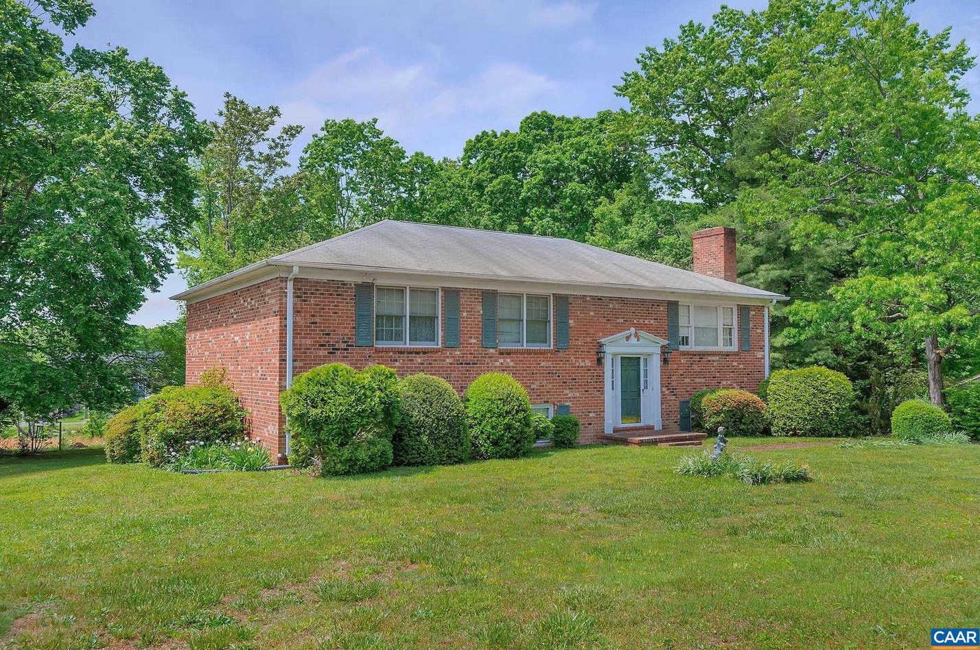 3575 Pinewood Dr, Keswick, VA 22947