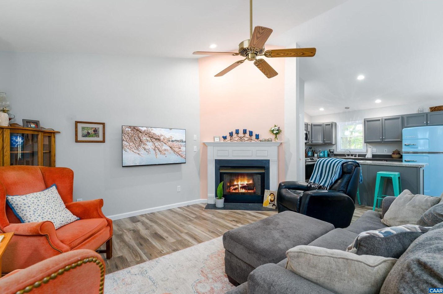 127 Jefferson Dr, Bybee, VA 22963