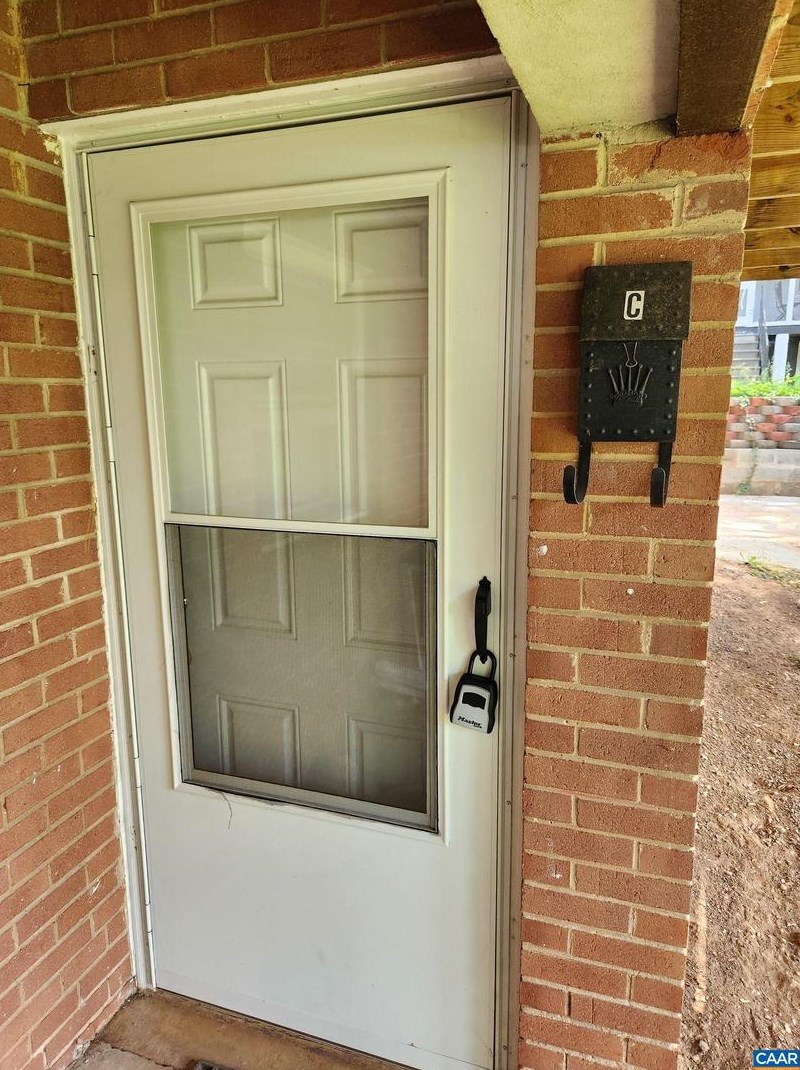 130 Apple Tree Rd #c, Charlottesville, VA 22903