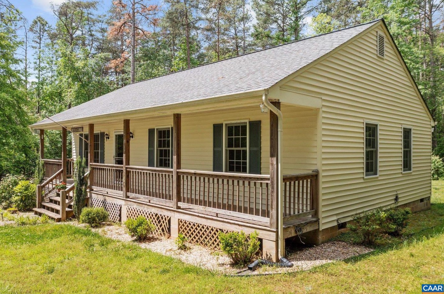 196 Whispering Pine Ln, Bumpass, VA 23024