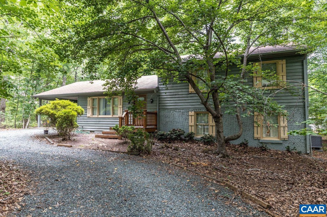 4 Royal Ct, Bybee, VA 22963
