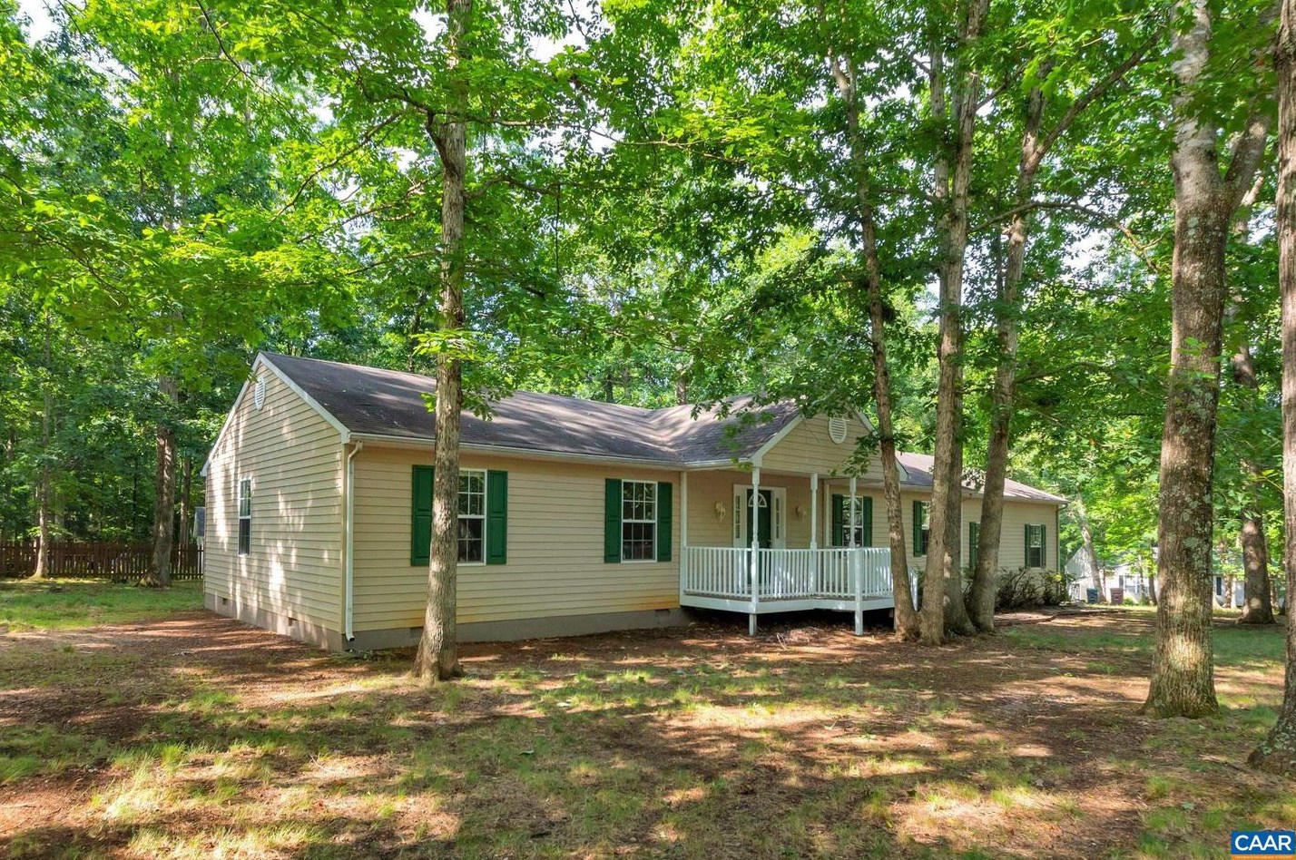 2 Darby Ln, Bybee, VA 22963-3043