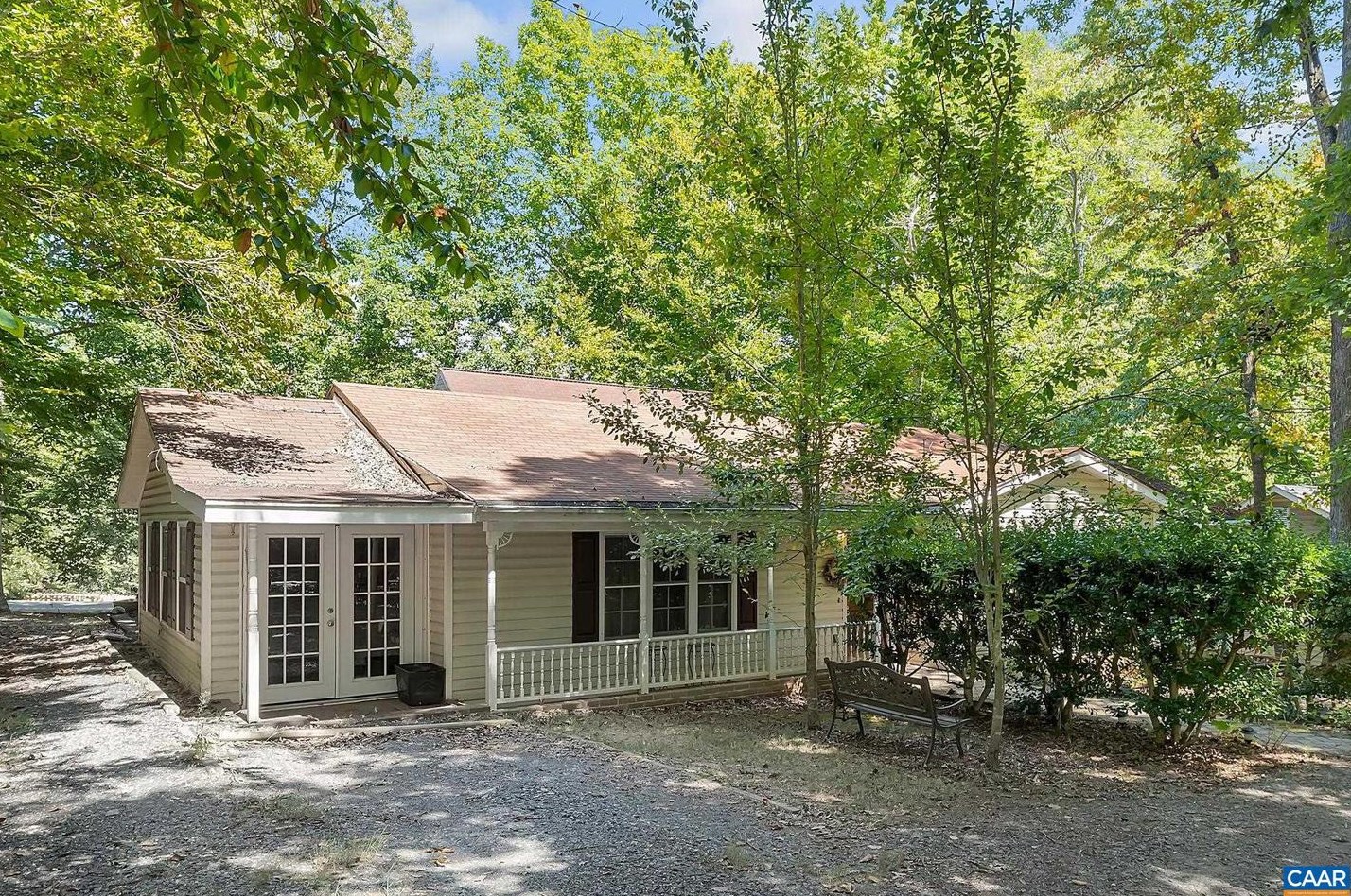 875 Jefferson Dr, Bybee, VA 22963