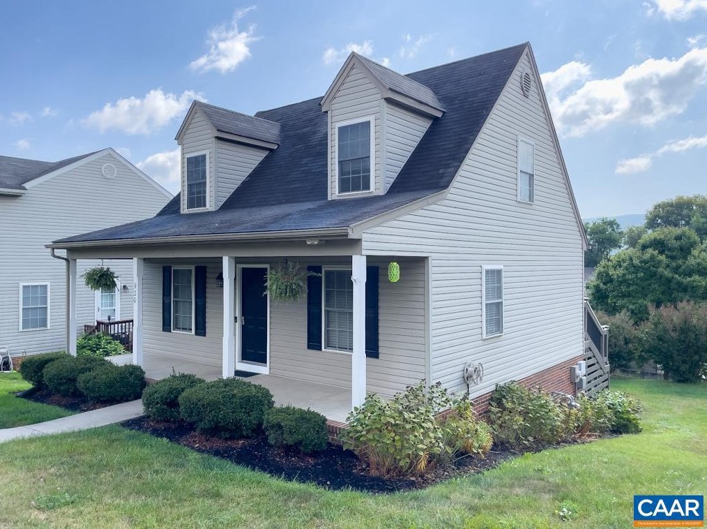 920 Sherwood Ave, Waynesboro, VA 22980-9301