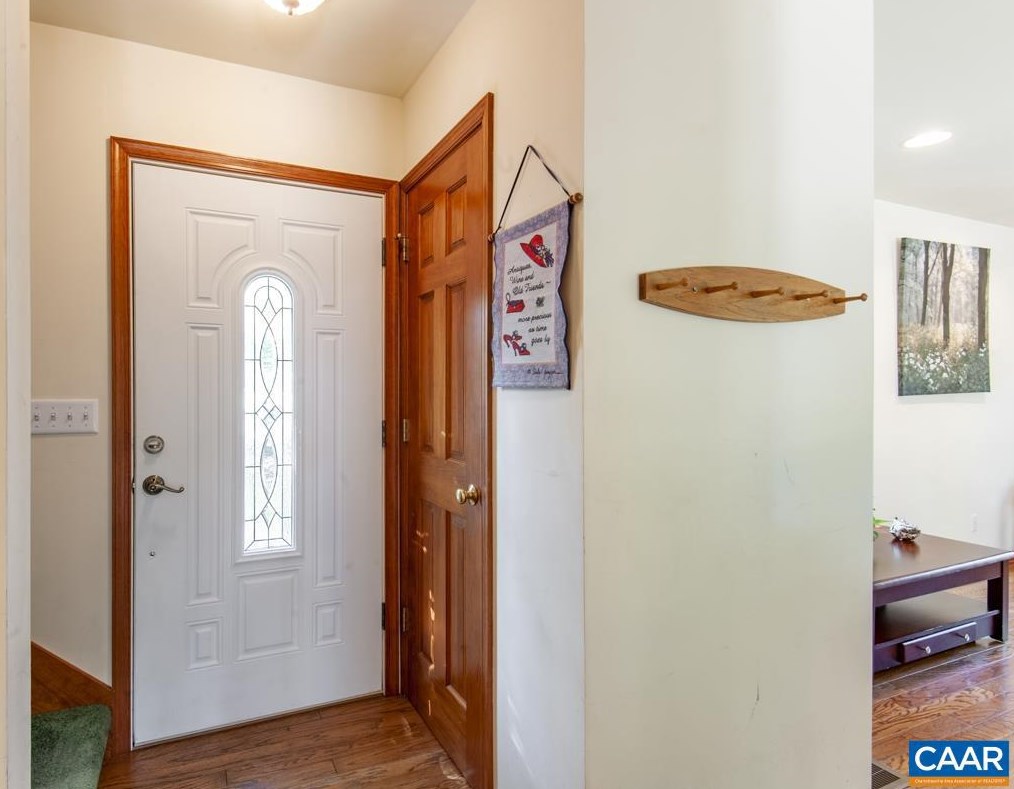 19 Overlook Cir, Bybee, VA 22963