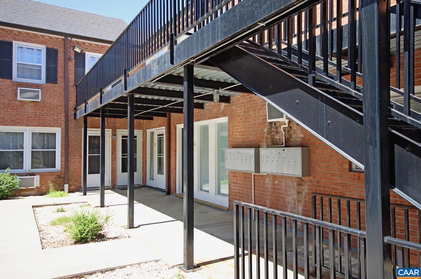 2114 Ivy Rd #12, Charlottesville, VA 22903