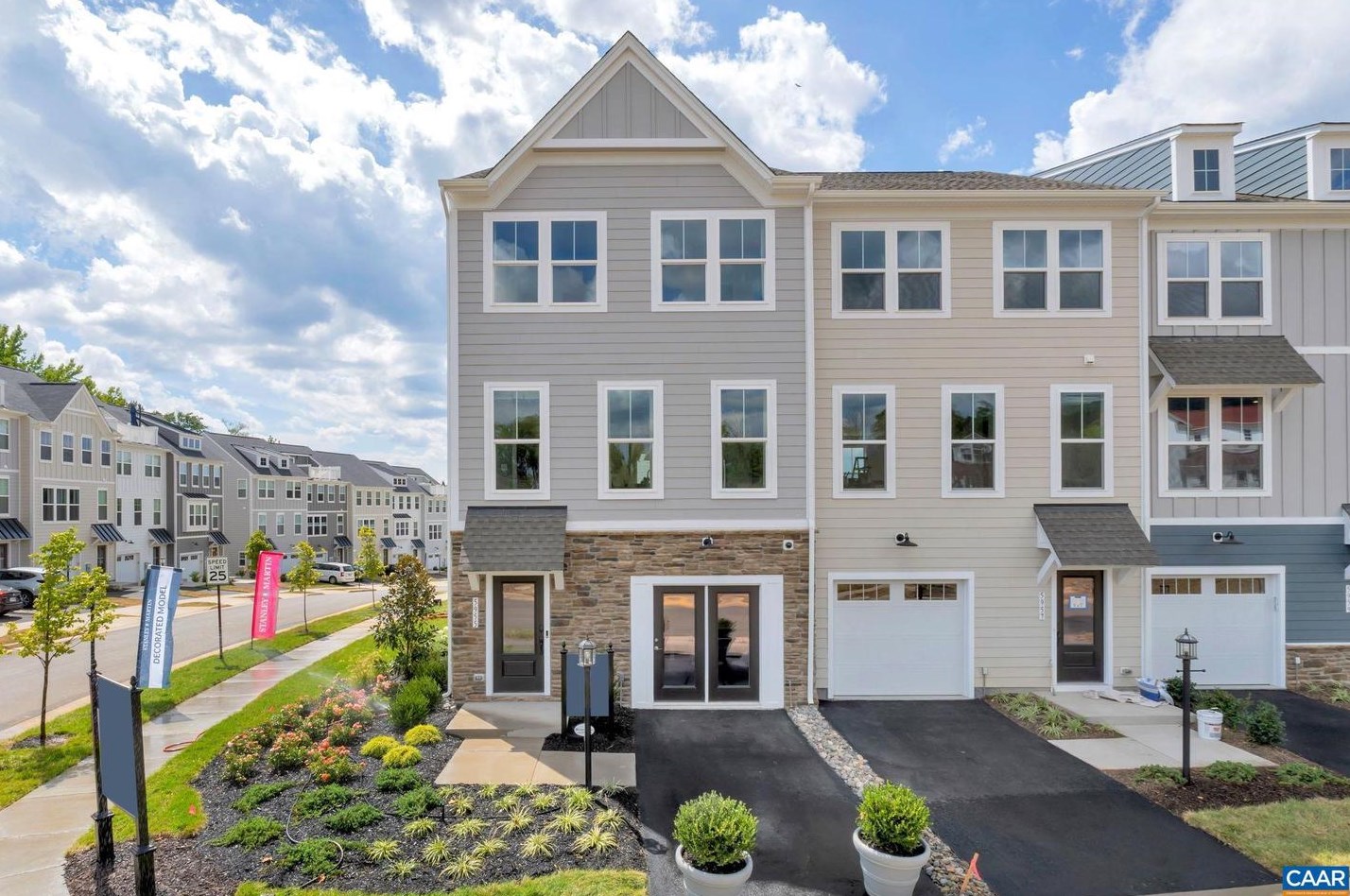 6017 Mccomb St, Crozet, VA 22932