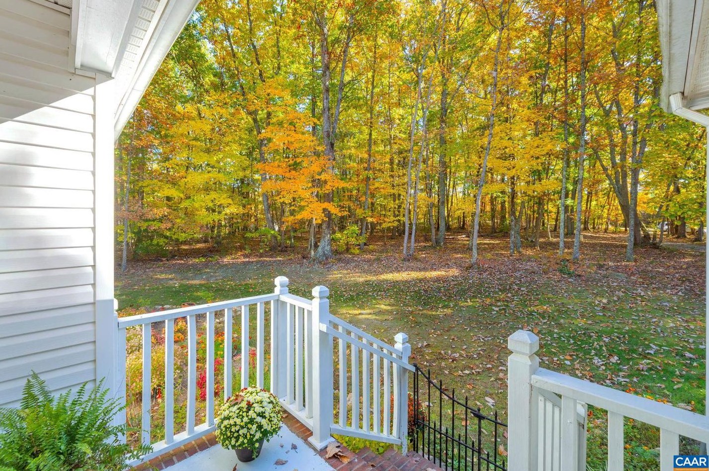 814 Lakeside Dr, Louisa, VA 23093-3126