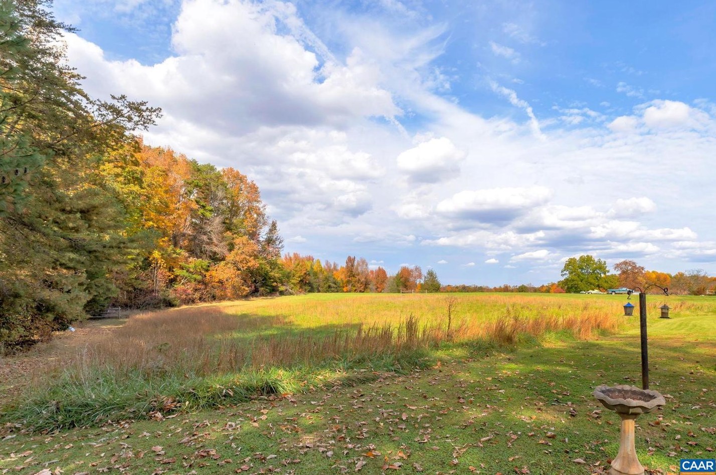 5905 Venable Rd, Kents Store, VA 23084