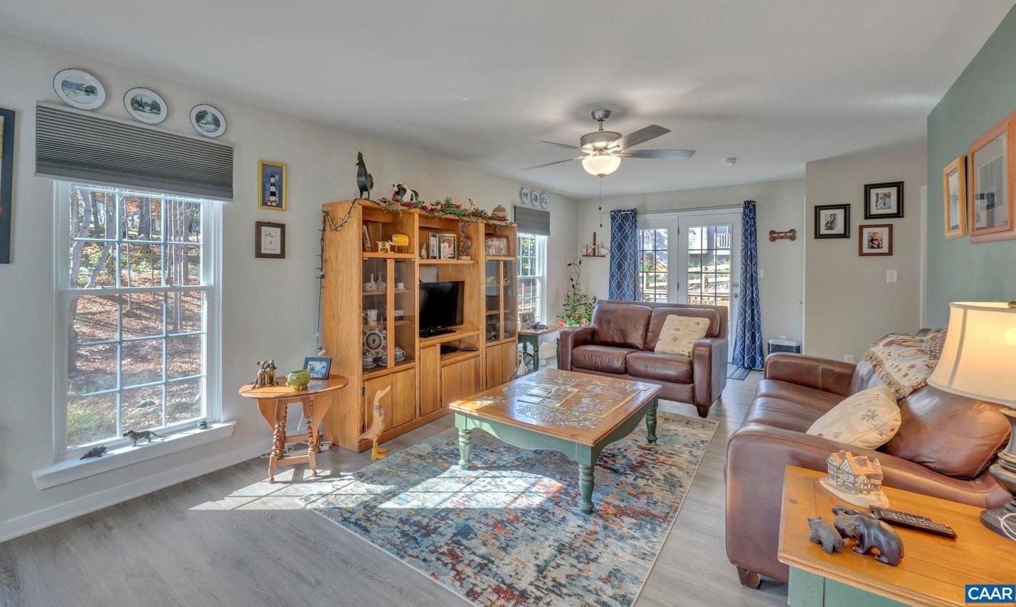 328 Jefferson Dr, Bybee, VA 22963