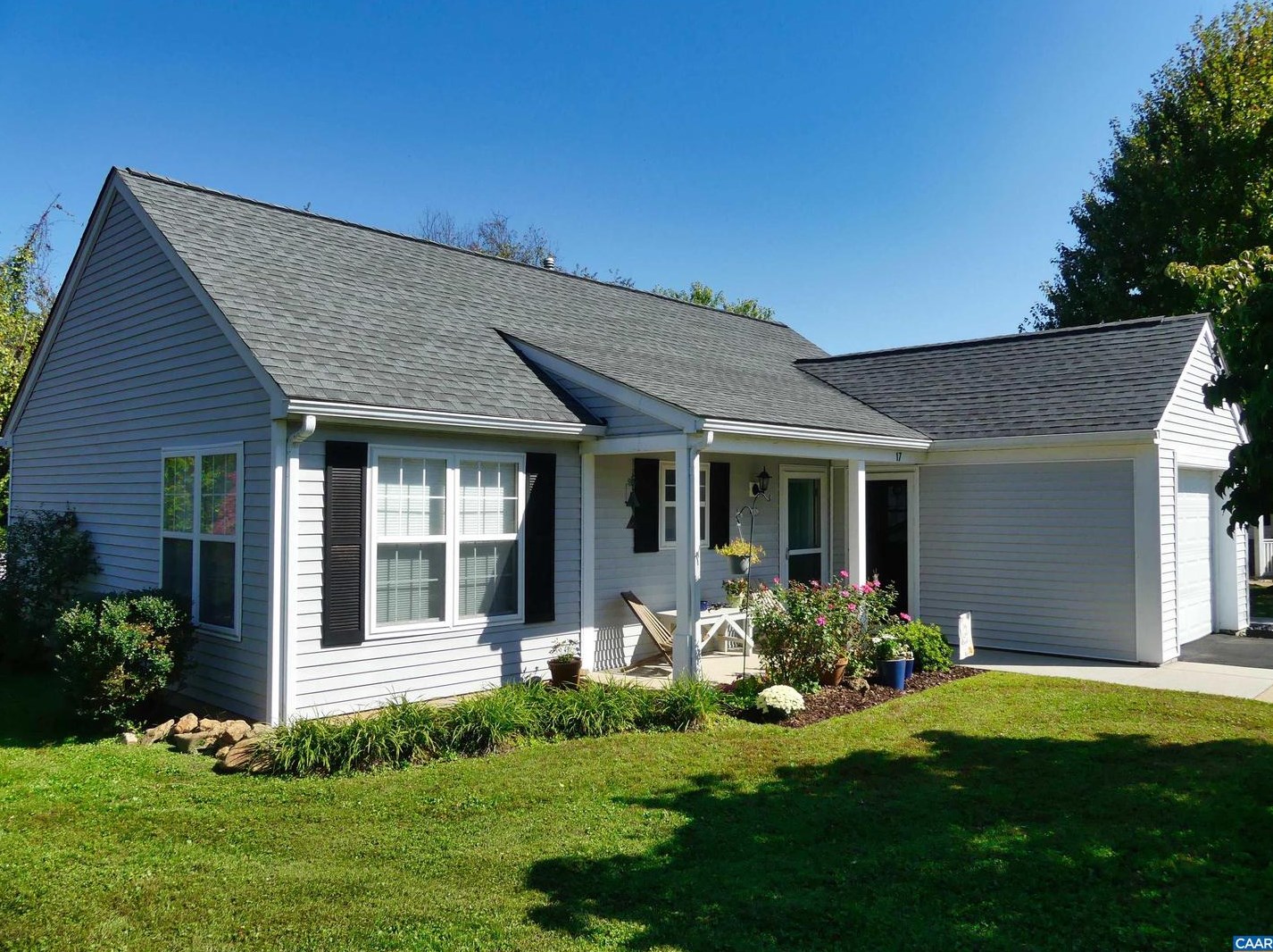 17 Hilltop Ct, Stanardsville, VA 22973