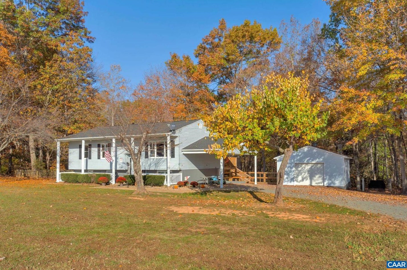 1203 Long Acre Rd, Bybee, VA 22963