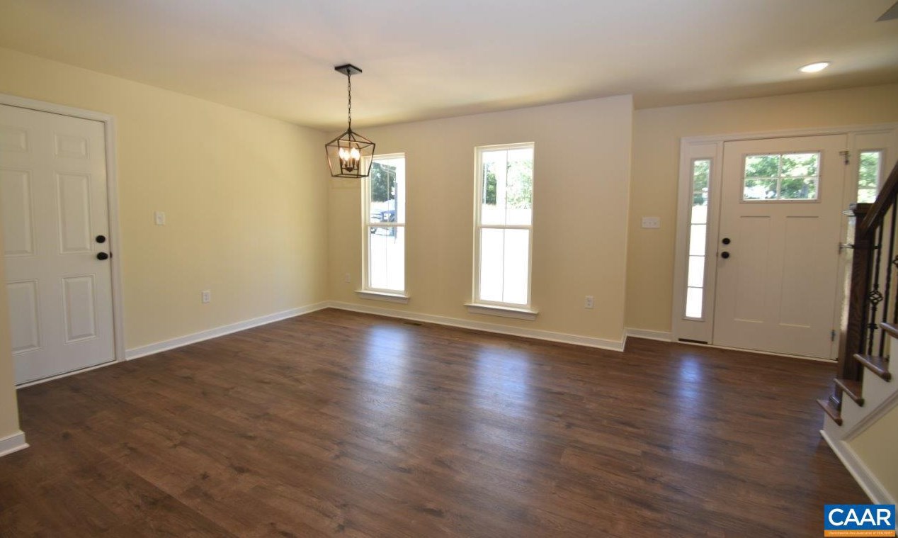 109 Forest Glen Ln, Bybee, VA 22963-5195