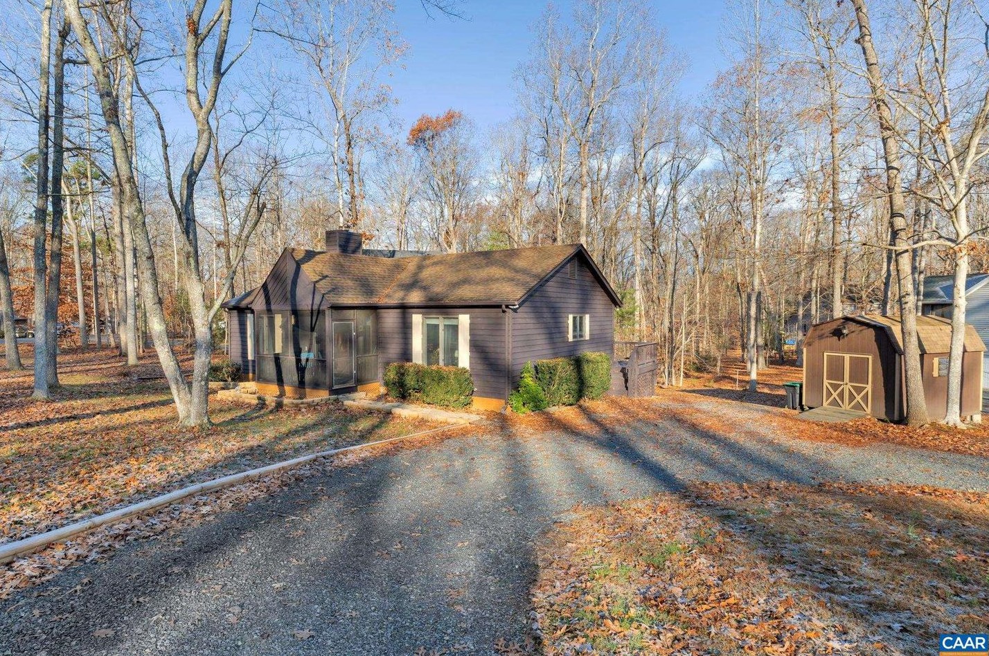 1 Axle Tree Rd, Bybee, VA 22963