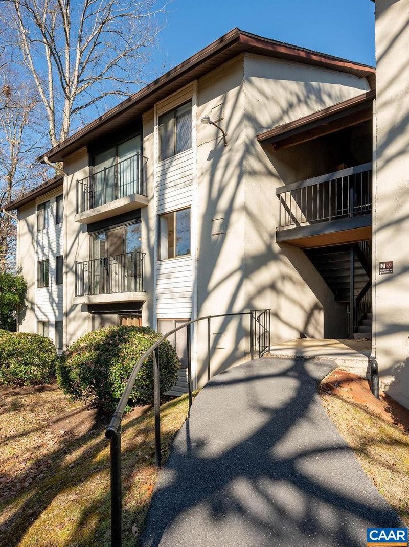5 Spring Ct, Charlottesville, VA 22901-1338
