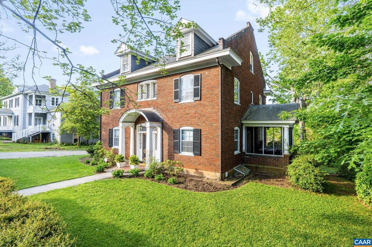 31 University Cir, Charlottesville VA  22903-1801 exterior