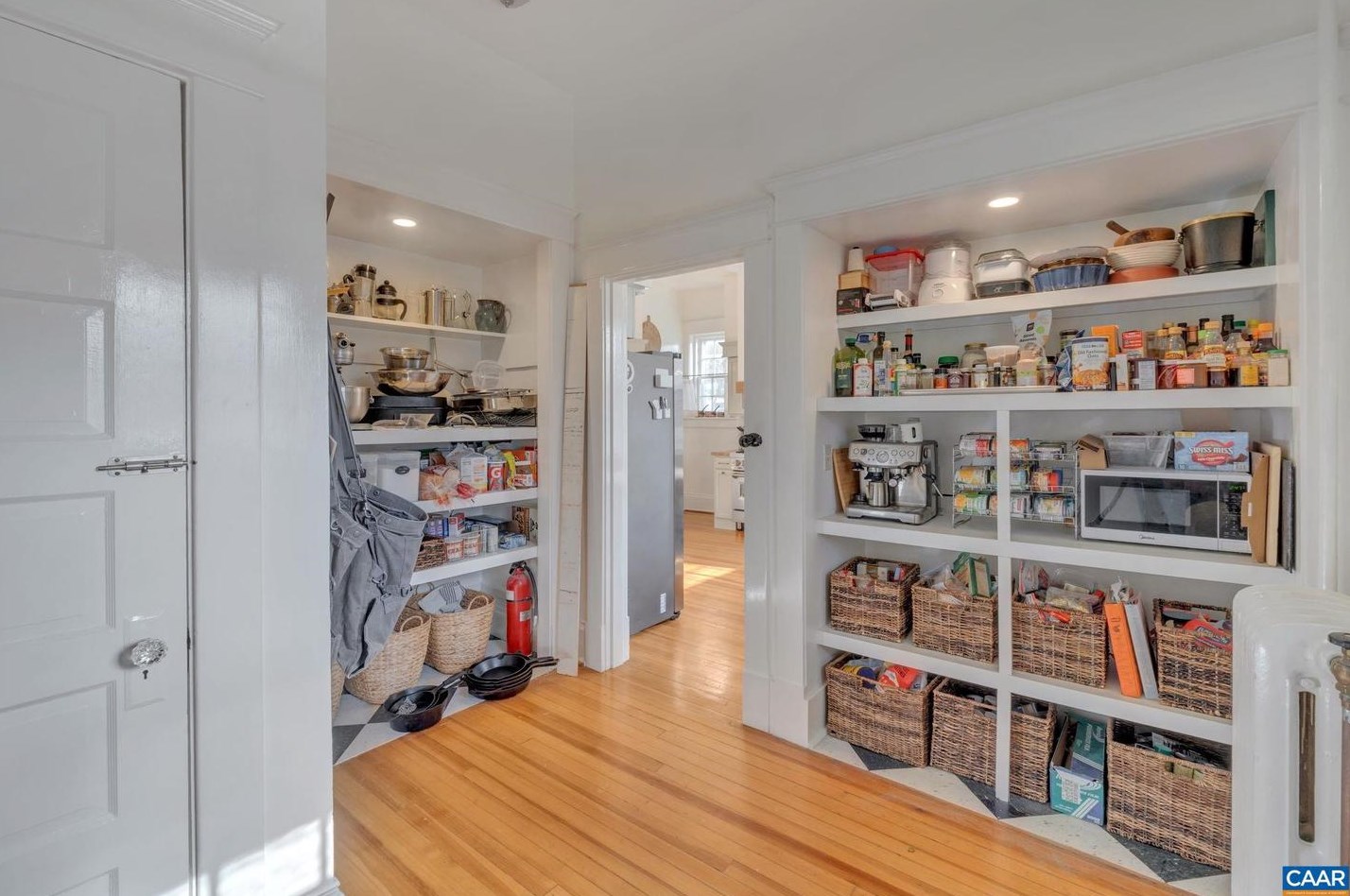 31 University Cir, Charlottesville VA  22903-1801 exterior