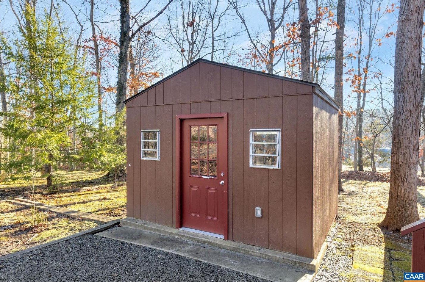 9 Bearwood Dr, Bybee VA  22963-2842 exterior