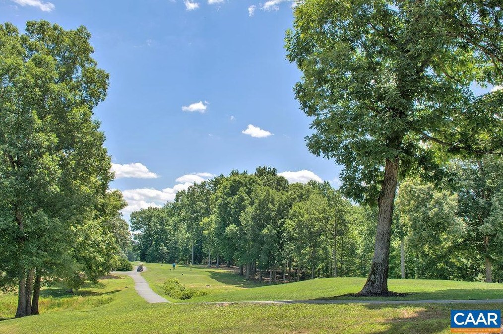 9 Bearwood Dr, Bybee VA  22963-2842 exterior